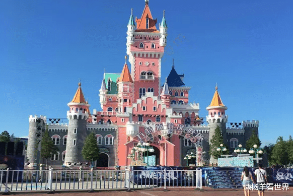 白内障|带食物入园合理吗?带盖饭入园被拒,方特回应:不允许外带熟食!