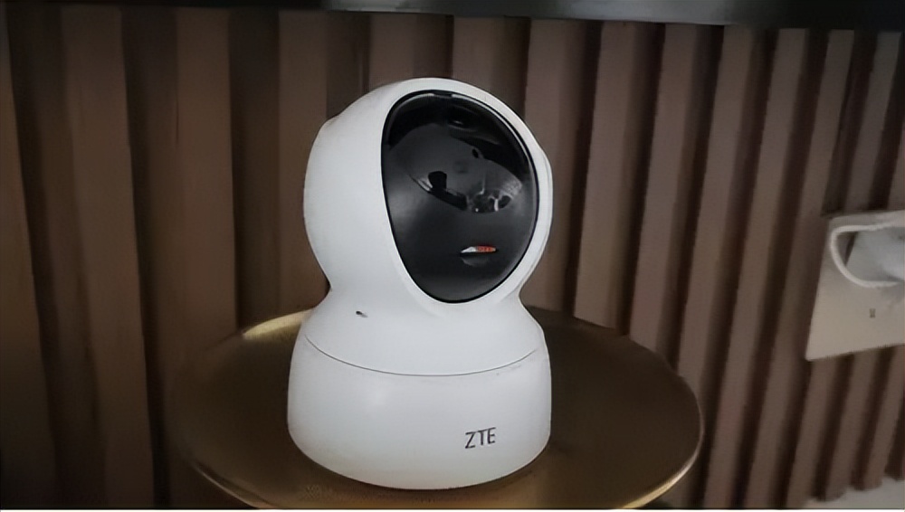 2.5K超清画质,360°全景视角,ZTE小兴看看家用监控的最佳选择