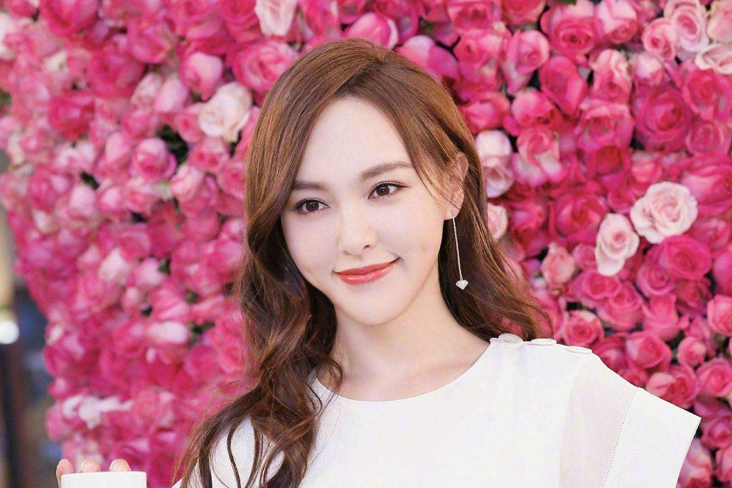 唐嫣|唐嫣大方晒娃，2岁小小糖扎丸子头骑平衡车，老公罗晋评论区打趣