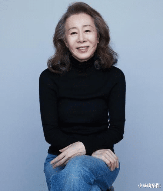 穿衣搭配 美丽不分年龄！73岁尹汝贞穿衣简单，气质赛过同龄人