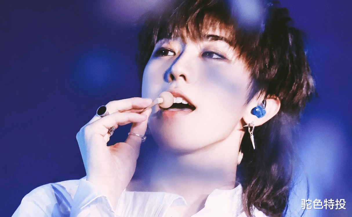 蔡徐坤|近几年蔡徐坤的状态简直像换了一个人,自信从容,眼睛里多了坚定