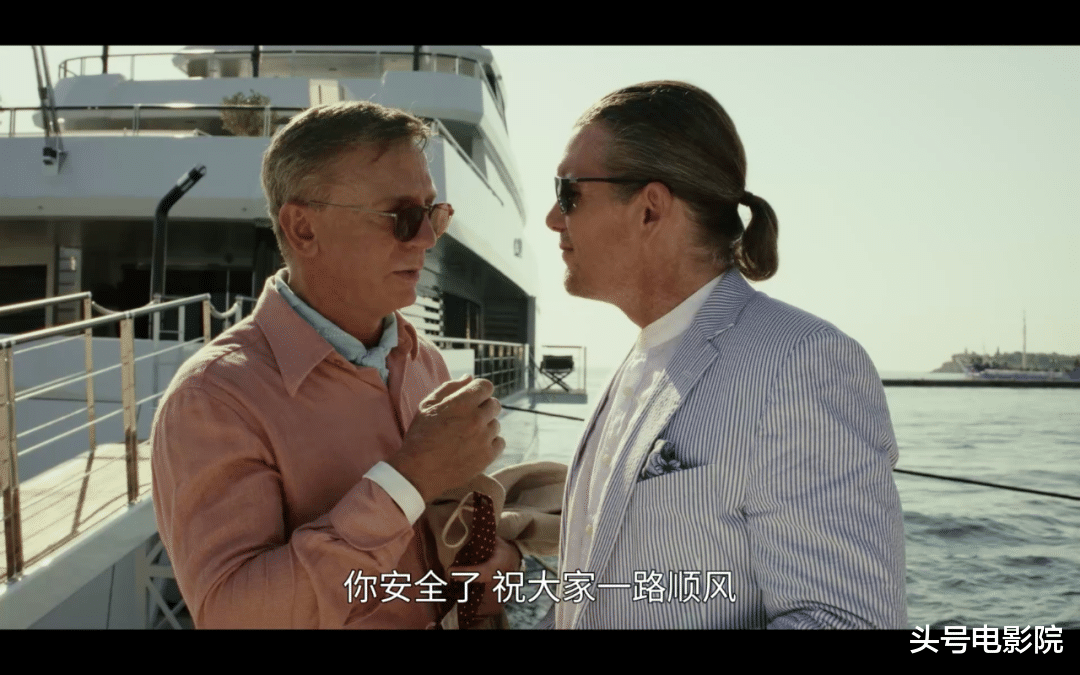 利刃出鞘2|退休007《利刃出鞘2》开播,评分超阿凡达2,影射世界首富马斯克