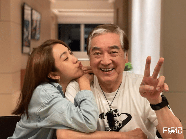 李沁|TVB艺人姜丽文在外国秘密结婚兼度蜜月 爸爸秦沛隔空观礼为其拍照