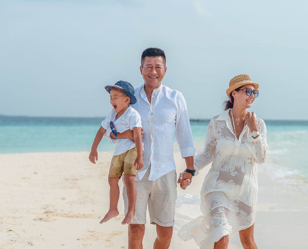 高曙光|江珊前夫高曙光独自带娃，小52岁儿子长像妈，曝光家中三层小洋楼