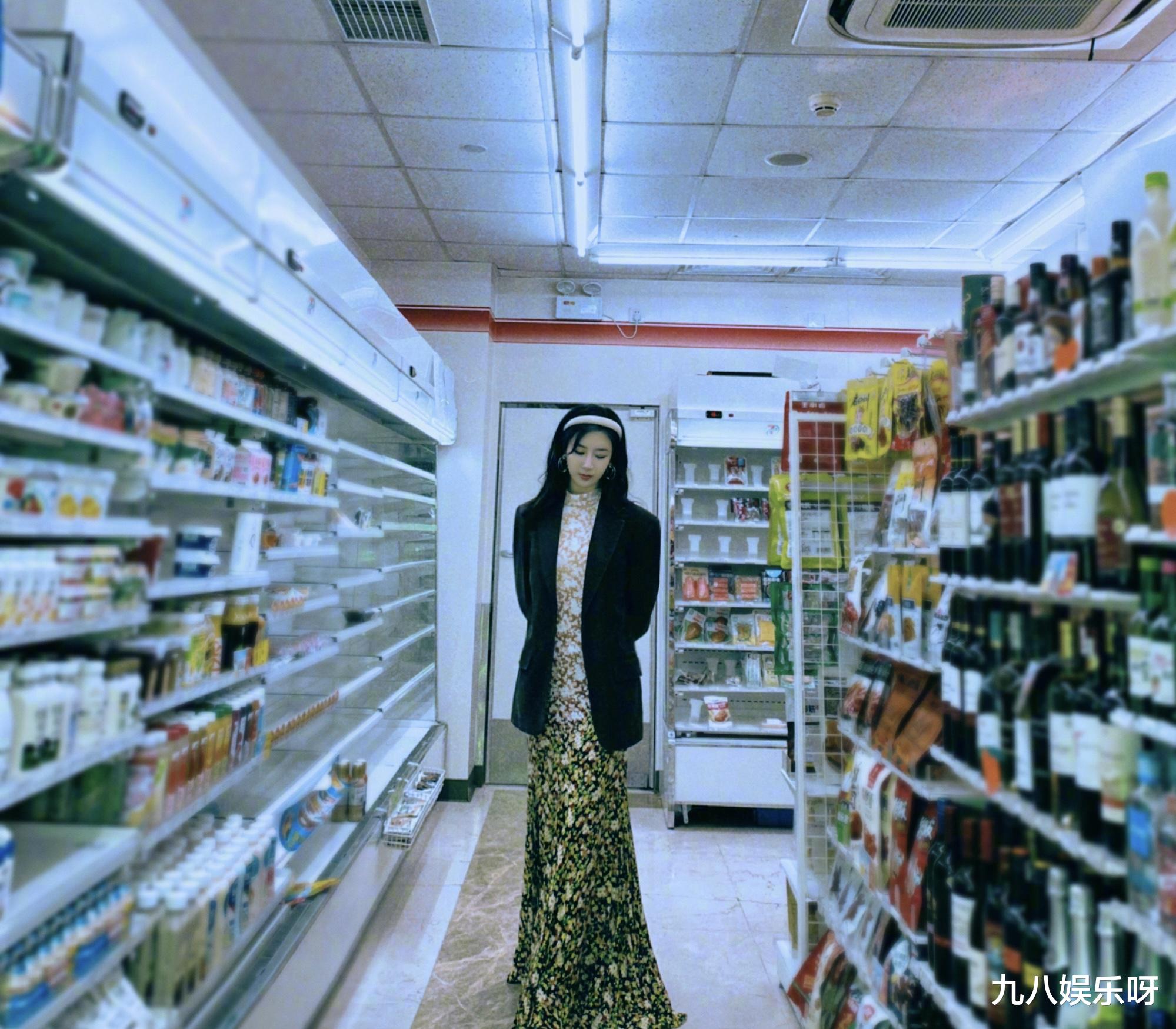 杨紫|杨紫更新日常，尝试新风格，却被质疑：P得太假、路线走偏