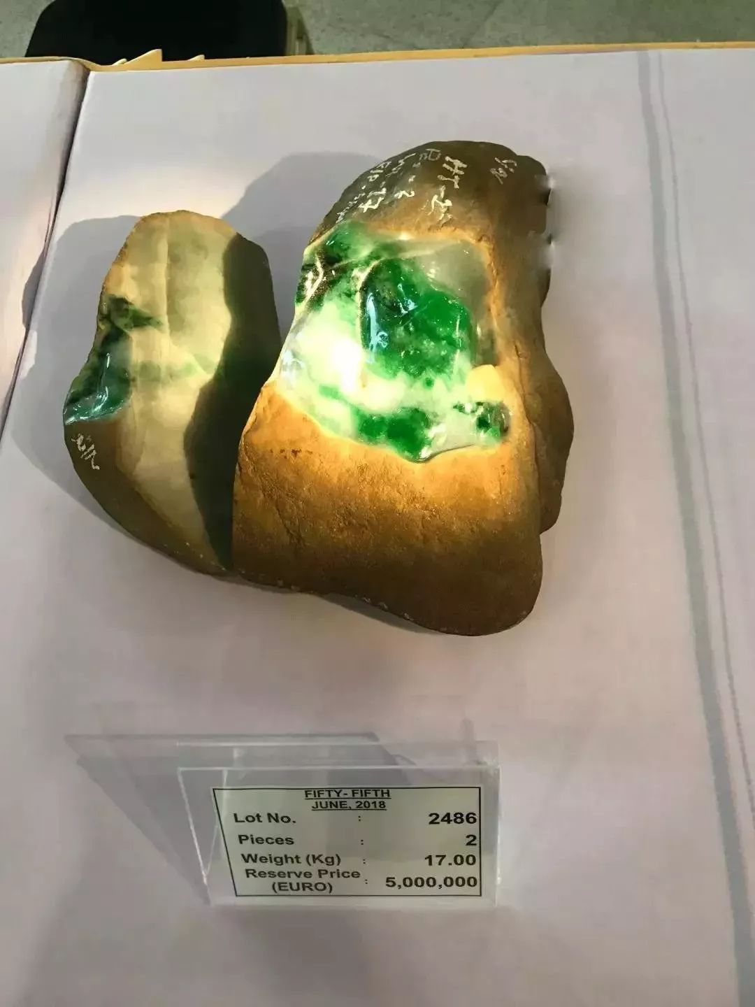 崇宁通宝|回顾往届公盘：底价28万欧元标石，开出7200万天价！翡翠价格上扬成定局！