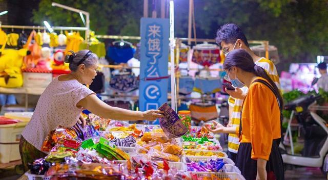 |“电商”环境下，地摊经济如今发展较好，实体店会迎“转机”吗？