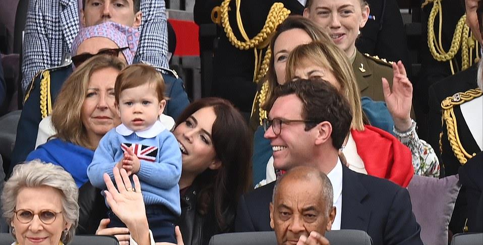 翠丝|英国公主首次带6岁继儿子参加王室活动！亚洲脸好俊，沾王室的光