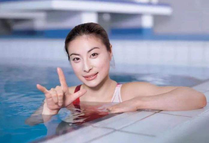 郭晶晶|标榜不代言不捞金?郭晶晶代言某品牌惹争议,该品牌曾被315曝光