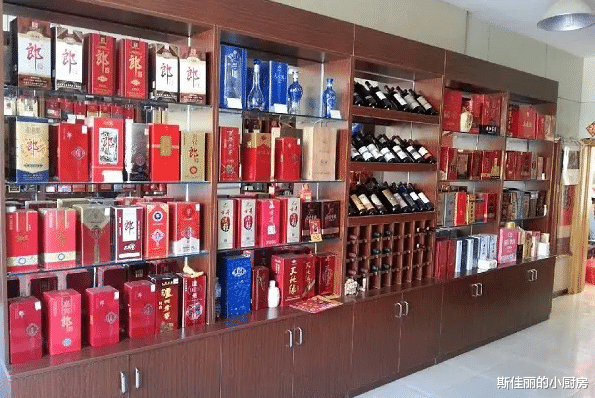 我，烟酒行老板，靠卖酒精酒，身价8位数，良心什么的关我什么事