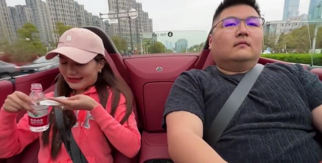 社交平台|网红猴哥妻子曝结婚时间，男方找茬遭妻子嫌弃，网友：想离就直说