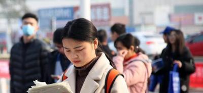 产后抑郁|“三无家庭”本科生求职被拒，人事部门道出其原因，让人无法反驳