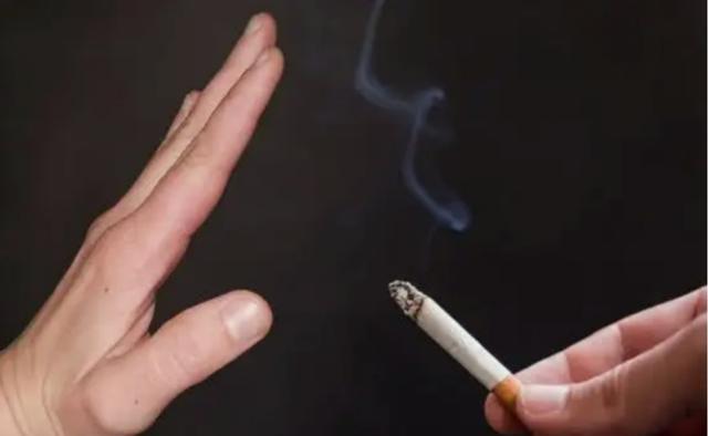 控烟|烟民们又难受了！香烟涨价再次被提及，专家：涨价了才可以控烟！