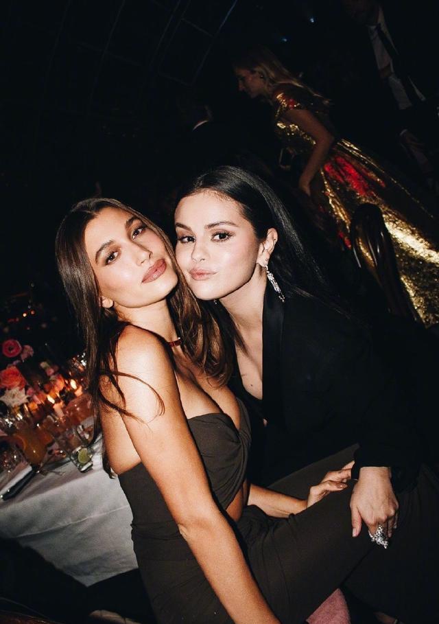 赛琳娜|小贾斯汀的前任和现任！赛琳娜和海莉世纪同框，暖心拥抱轰动全网