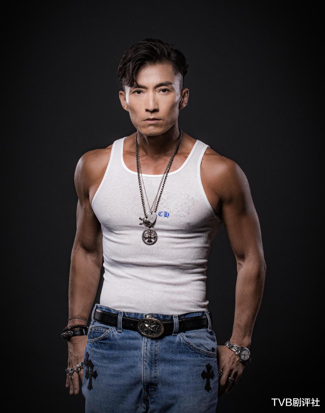 陈山聪|陈山聪曾为赚生活费兼职卖牛仔裤,因老戏骨一席话找到自身定位