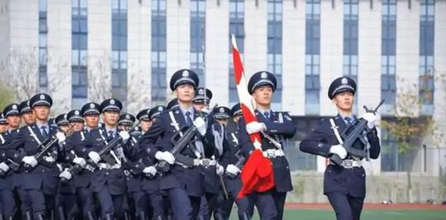 警察|当了警察才知道，“行政”和“事业编”差距不是一点，庆幸没选错