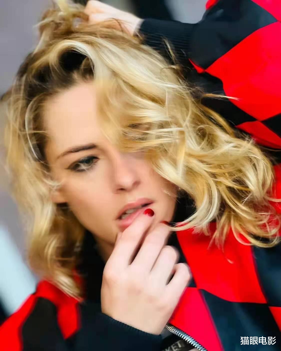 暮光女穿衬衫领口大敞，又美又帅男女通杀，网友：美女不需要刘海