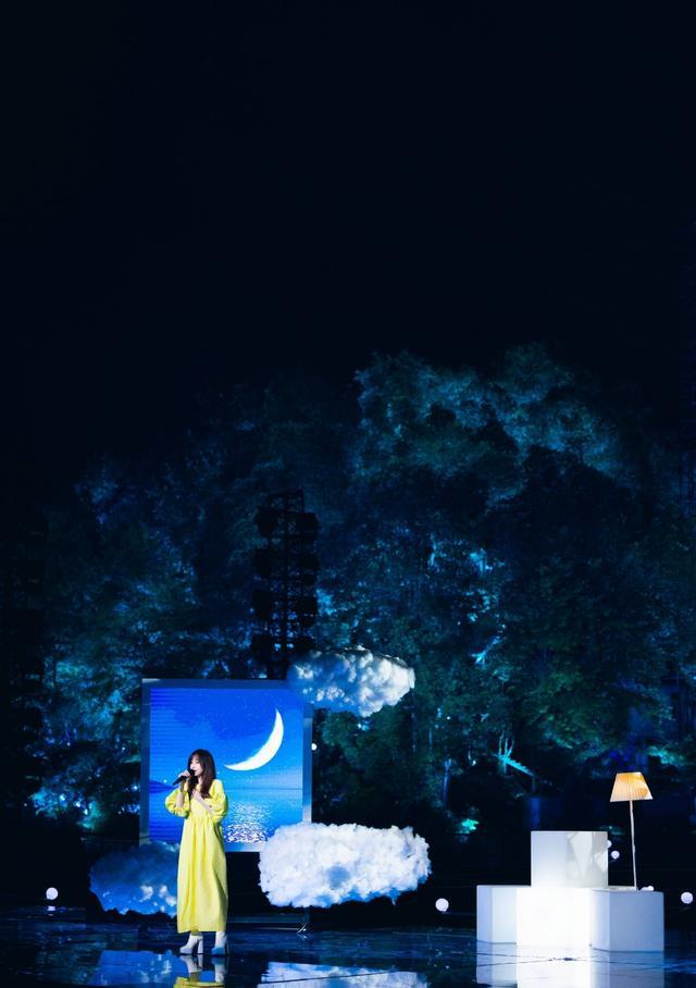 王心凌|王心凌穿黄色泡泡裙宛若绿野精灵！雪肤玉貌美得不可方物