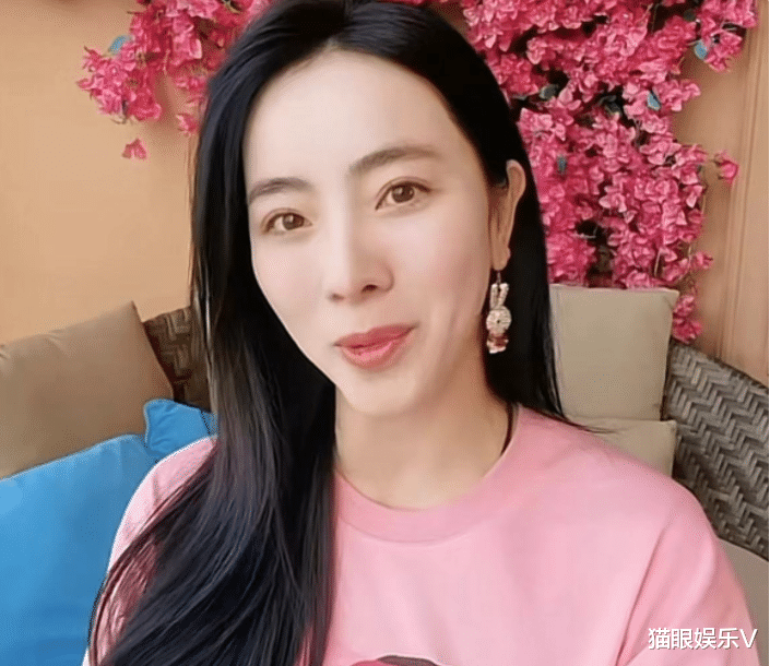 李思思|央视主持李思思近况曝光!缺席今年春晚不受影响,久居海南状态佳