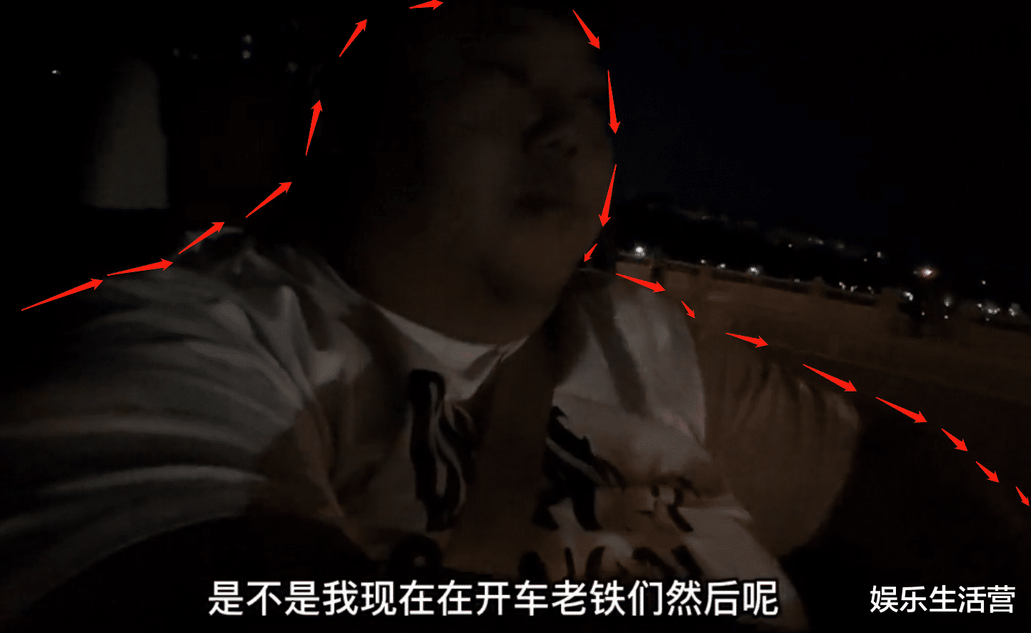 真人版波刚？百万粉胖猴仔游泳，大肥肚抢镜，网友：瘦的不明显