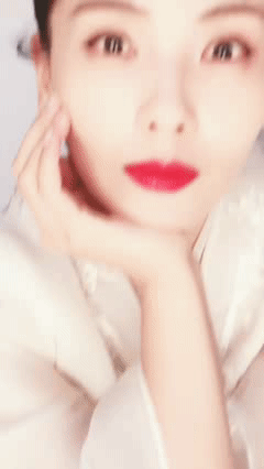 解码三体|陈嘉桦VS李宇春:曾经的假小子,现今谁才是真的性感女人