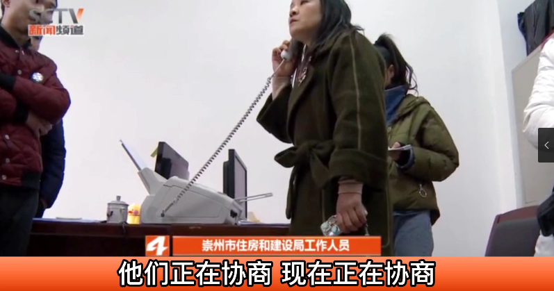 新房墙面的水泥一碰就掉,8楼9楼只剩钢筋相连,业主:不敢住!