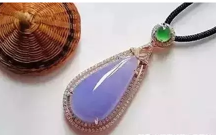 翡翠|翡翠挂绳您喜欢那种颜色?学问颇深