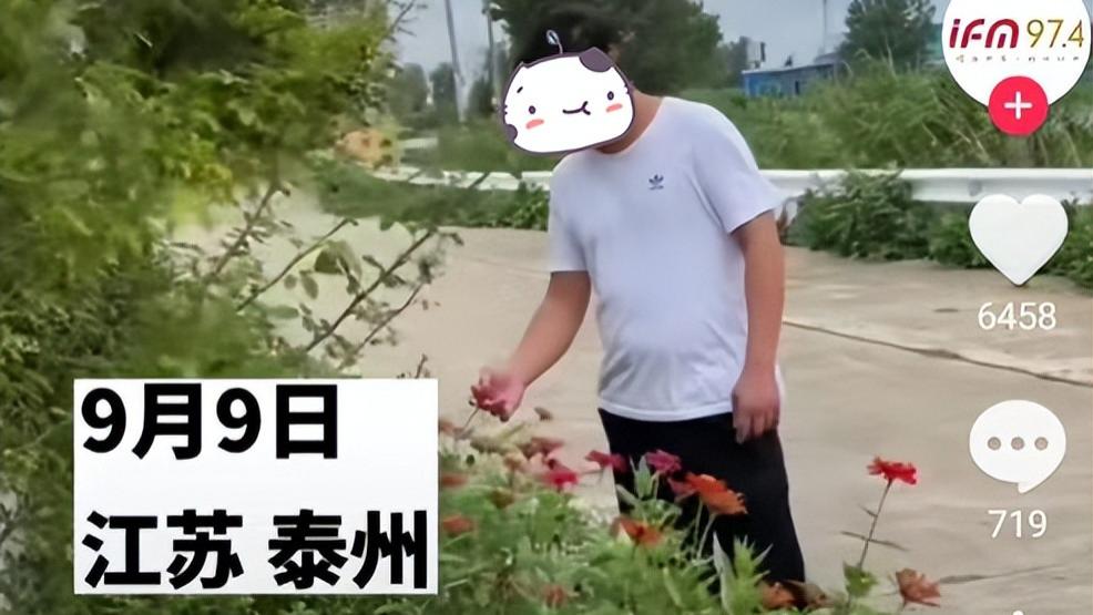 小伙给岳父送月饼，到了门口不进门，小伙：想起要彩礼的场景就怕