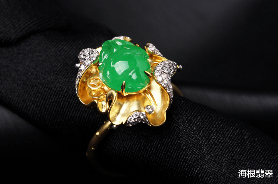 文玩|指尖的戒指你真的会选吗?如何挑到心仪的翡翠戒指来惊艳所有人呢