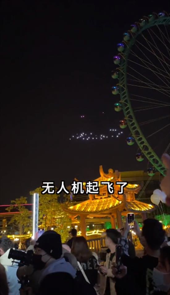 求婚|网红猴哥包迪士尼求婚，无人机大钻戒齐上阵，网友：包场哪来的人