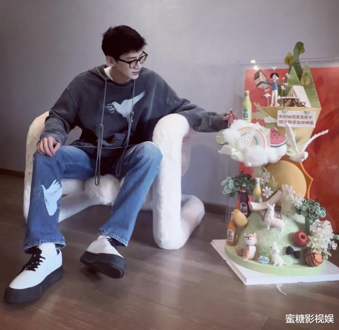 白敬亭|啥？29岁的白敬亭不守男德？工作室送生日祝福的“鹤”字更绝？