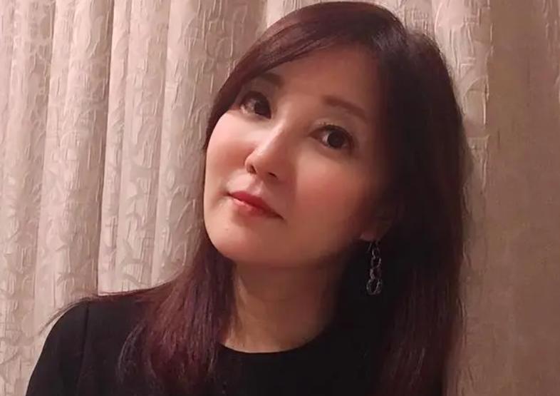 51岁新闻主播张瑞玲因癌离世!遗产救流浪动物,采访过费翔周慧敏