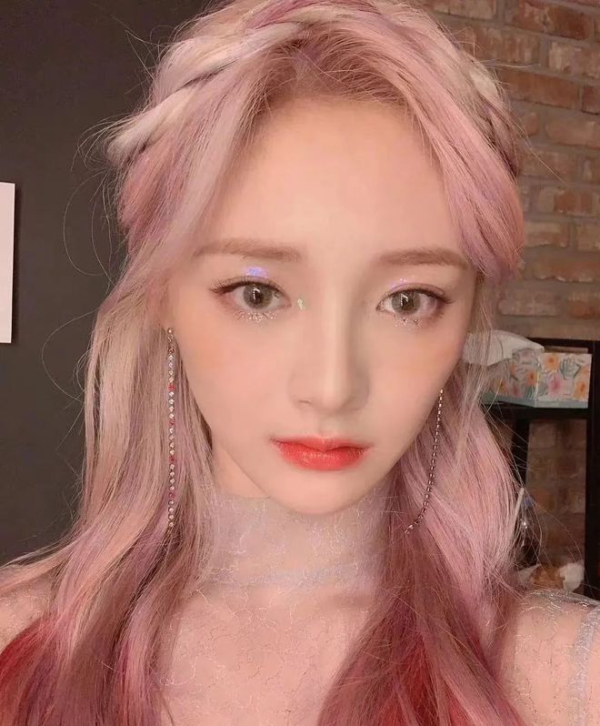 豌豆苗 年抛限定版樱花妆，怪戳人的