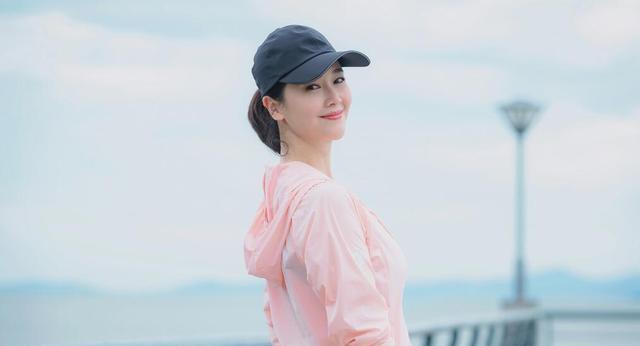 左小青|45岁左小青一反常态跳女团舞因太放得开遭喊话：她男人不管管吗