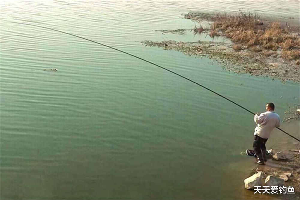 鲫鱼|寒冬野钓大鲫鱼，最有效的2种民间钓法，方法很土效果一流