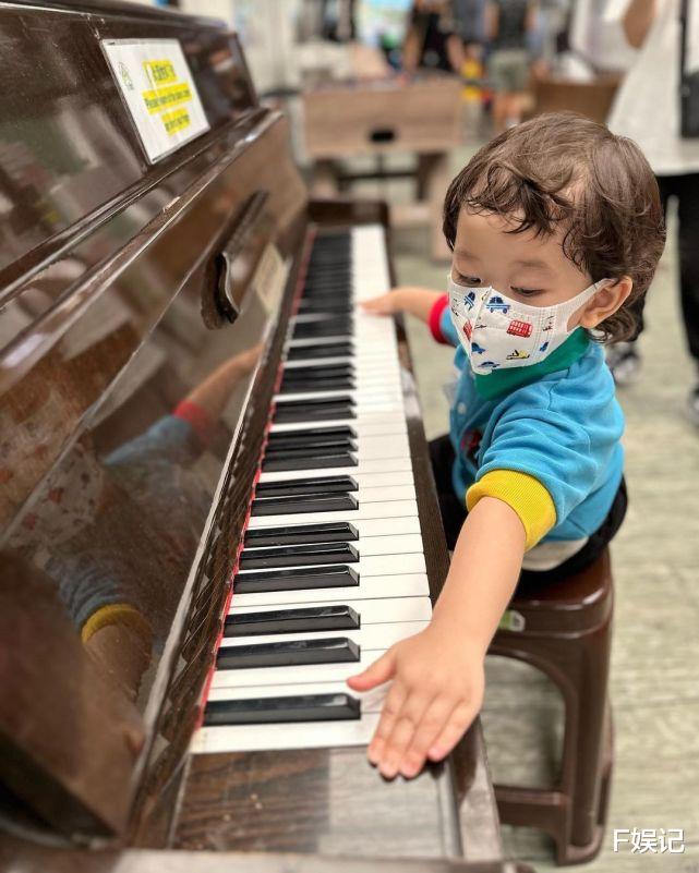 陈山聪|陈山聪携妻参加儿子学校的亲子旅行 一家三口玩尽兴拍全家福