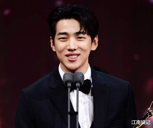 护肤品|韩国青龙大赏原图流出,离开后期修图的明星颜值暴跌,和常人无异