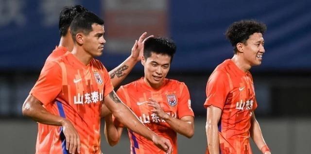 中超|中超雙冠王首簽，瞄準(zhǔn)廣州隊(duì)助攻王，實(shí)力不遜張稀哲，曾留洋豪門(mén)