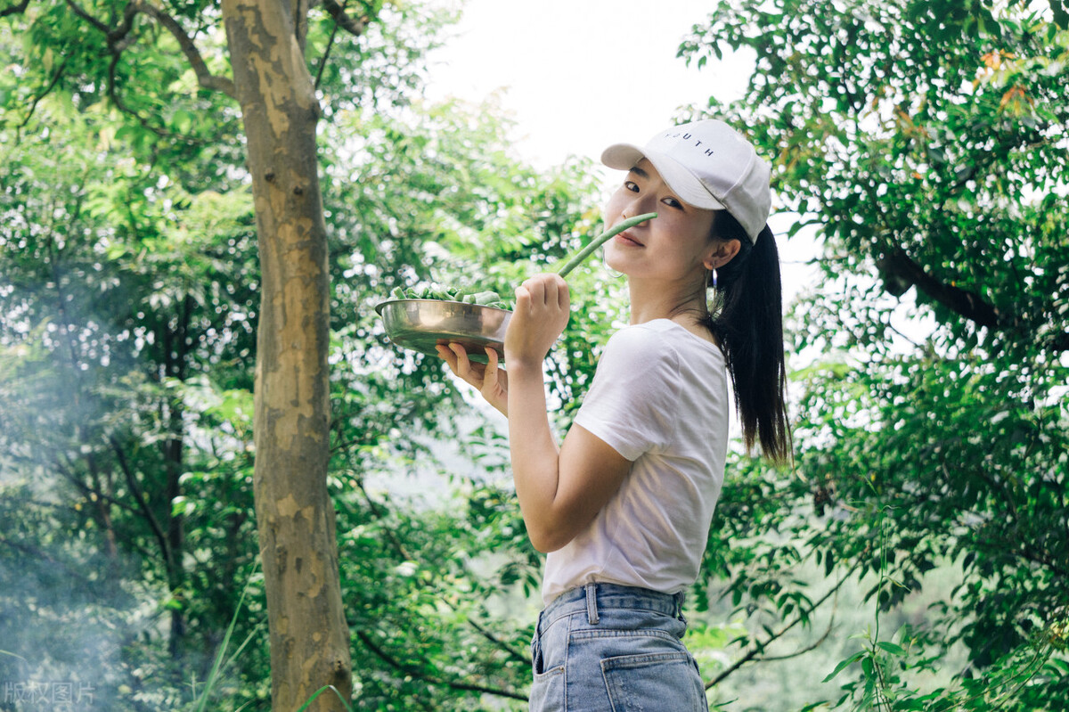 男子外出一年发现妻子“不对劲”,生了个老二像大哥?