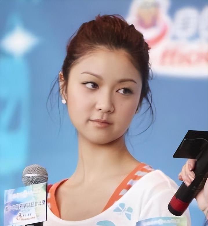 薛凯琪 薛凯琪也有少女感，也甜美，还是香港最后的甜妹儿，她的甜何来？