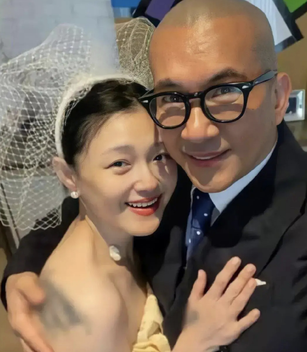 汪小菲|同样是亲吻大s对汪小菲和具俊晔态度天壤之别!肢体动作反应一切