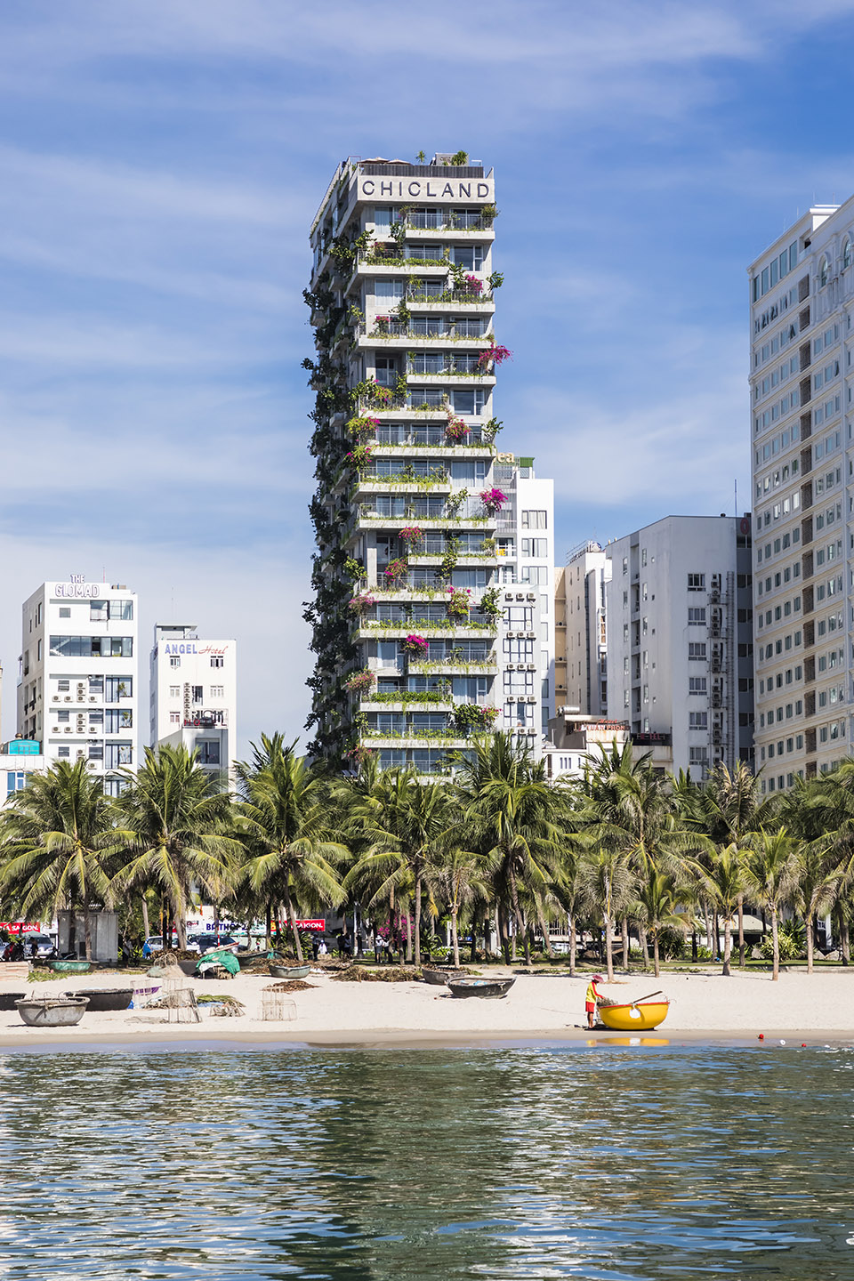 亿伽设计│酒店设计│Chicland酒店:被绿植系统覆盖的海边酒店