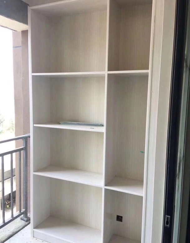 木工师傅现场打的衣柜、阳台柜、榻榻米书桌,花费3万,太值当了