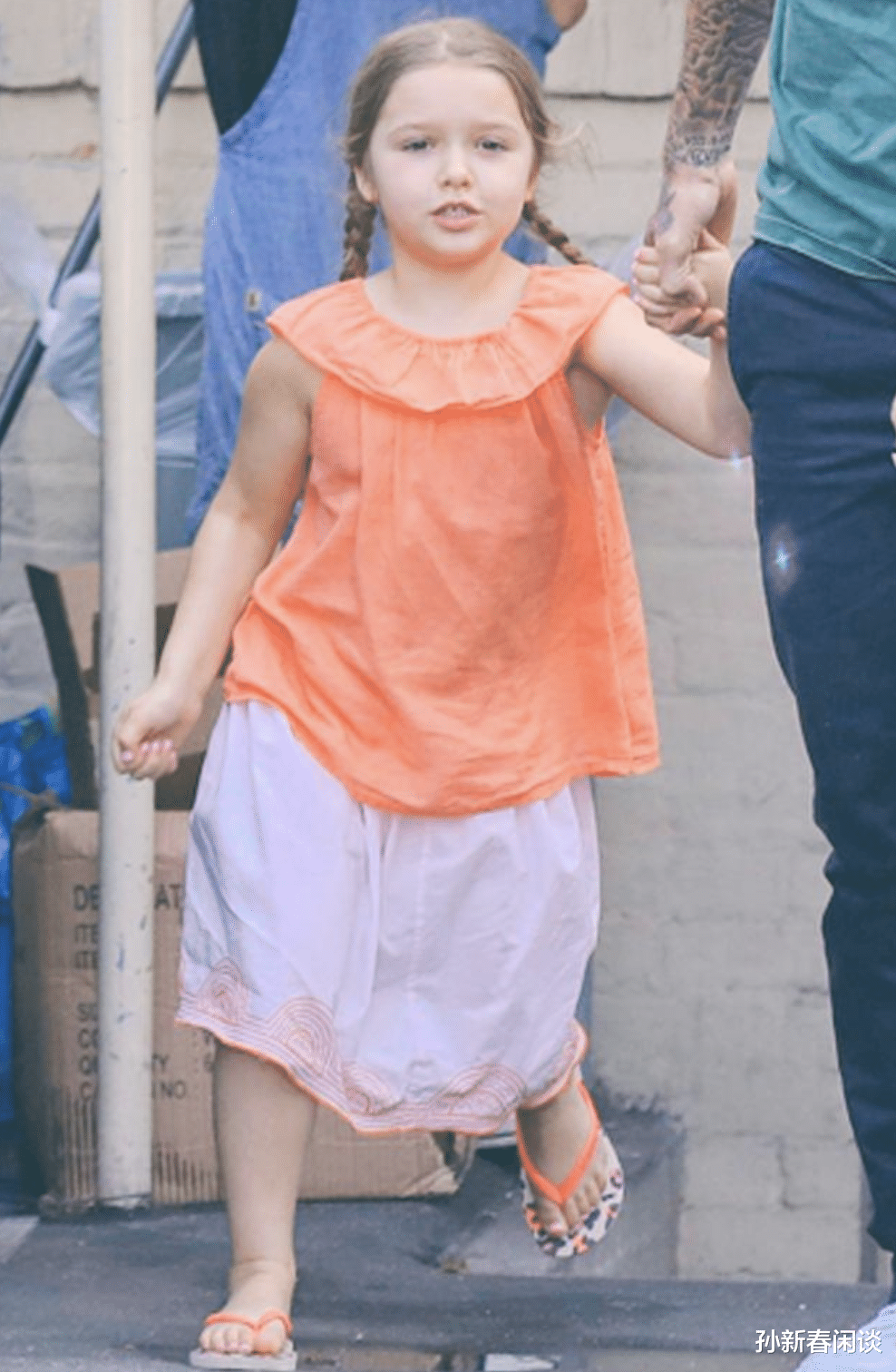 哈珀·贝克汉姆|贝克汉姆4个娃被吐槽“长残了”，女儿样貌变化大，网友：可惜了