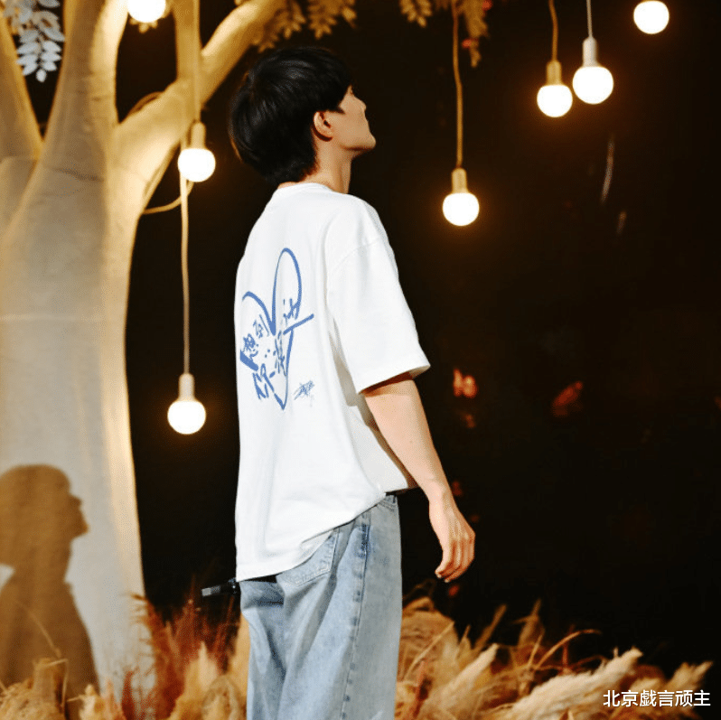 周深|央视夏日歌会引爆热搜，周深李健同框再续经典，三首金曲未播先火