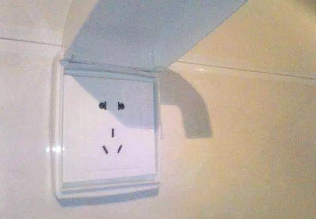 家里插座别让工人这样装,老电工见了直叹气,很多家都装错了!