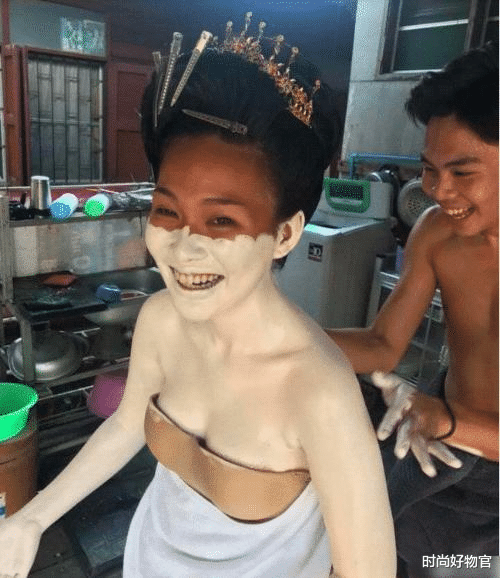 运动装 泰国的化妆技术有多强大？黑妹变白雪公主，网友：这是砌墙呢？