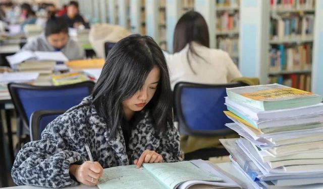 课堂教学|女研究生越来越多，公务员也是女性居多，为什么会出现这种现象？