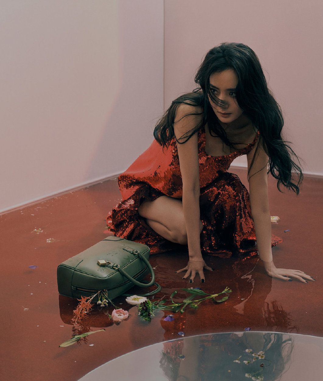 杨幂|被杨幂的新造型美到了!长发飘飘尽显玲珑身材,35岁脸蛋好迷人