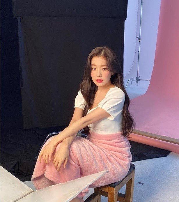 卡戴珊|24岁大龄出道，32岁仍是韩国女团神颜榜首，她配吗？太配了！